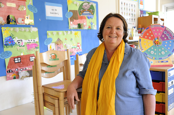 Portret van leerkracht Jacqueline Voogt in haar klaslokaal