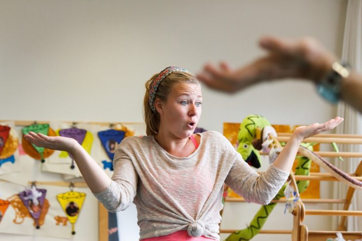 Suzanne Van Den Hondel aan het werk als dansdocent