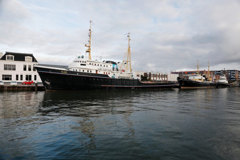 Schip dat als hotel diende voor deelnemers aan het Subsidiekamp Cultuurparticipatie