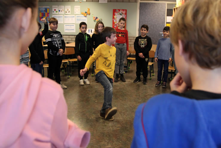 Event LKCAtelier Aan de slag met een actieplan voor een inclusiever cultuureducatiesysteem - jongen danst in een kring van kinderen