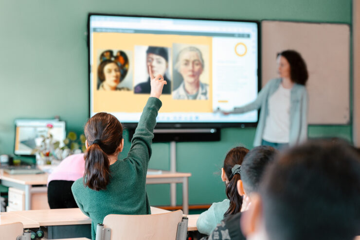 Kinderen doen met docent een Cultuursnack