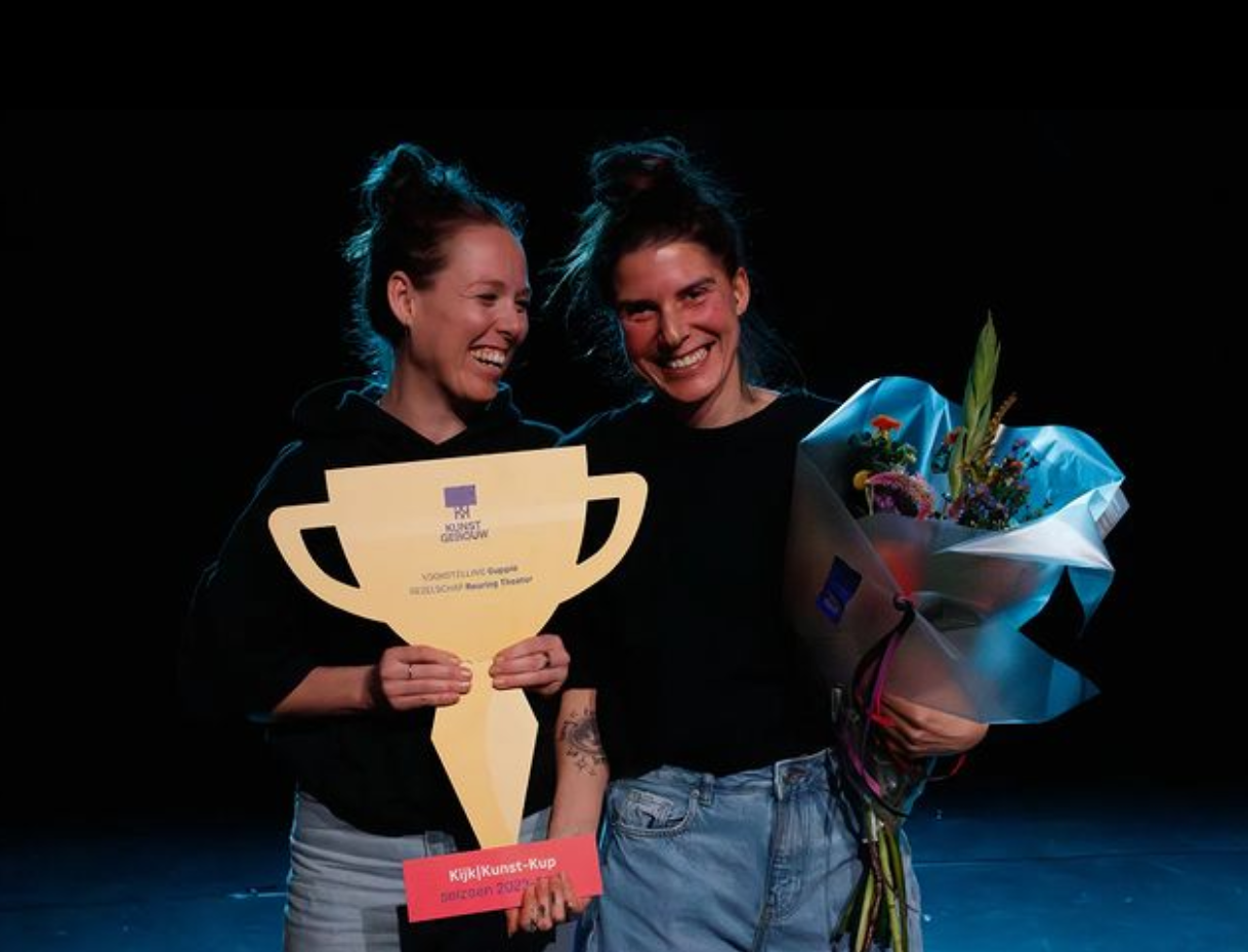 Guppie wint Kijk|Kunst-Kup 2023 2024 2 actrices van Reuring theater ontvangen de Kijk|Kunst-Kup