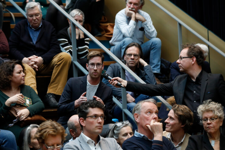 Webinarreeks: De kunst van beïnvloeden Publiek op een tribune