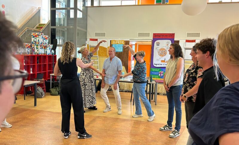 Leerkrachten tijdens de improvisatietraining