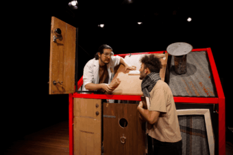 Theatergezelschap Bovenste Knoopje met voorstelling Sherlock